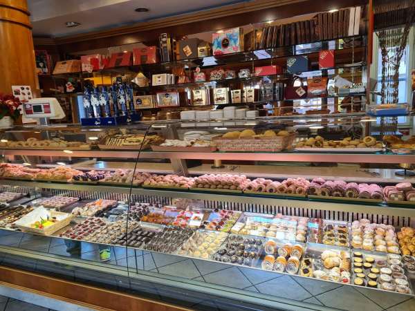 Cedesi attività Pasticceria con Laboratorio