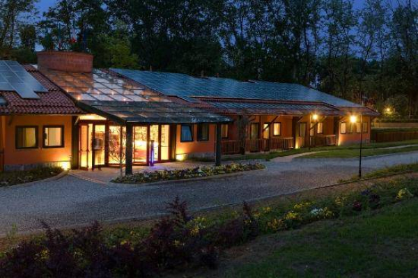 Cascina Scova - Cercasi portiere notturno per hotel 4 stelle