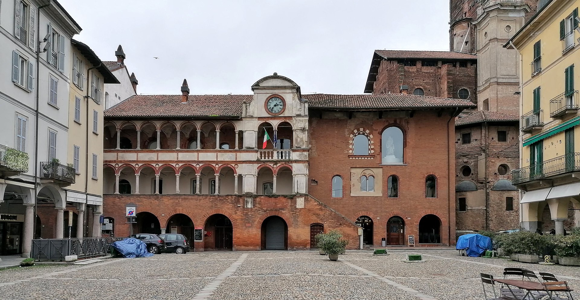 Broletto_-_Pavia.jpg