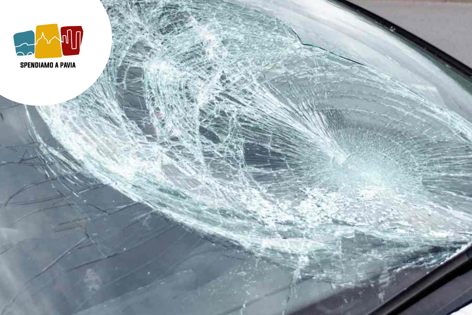 Notte di devastazioni a Vigevano: vetrine distrutte e auto danneggiate nel centro città