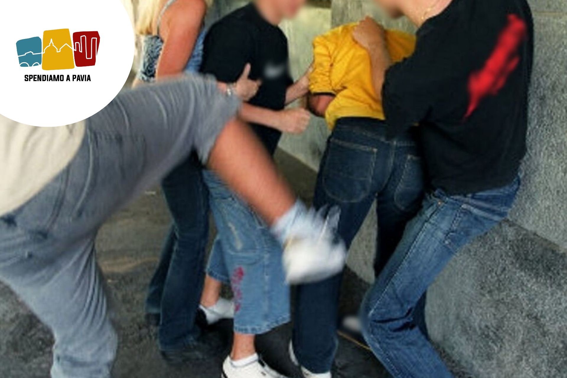 Notte di tensione a Voghera: violenta rissa tra giovani in piazza Meardi