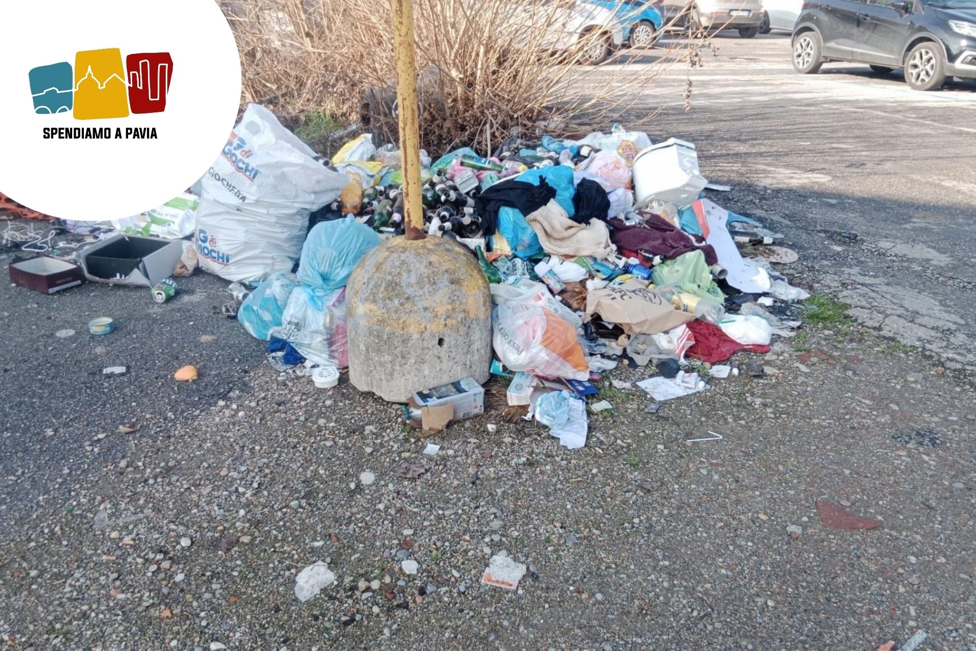 Vigevano, l’area della stazione intrappolata nel degrado: rifiuti e abbandono senza fine