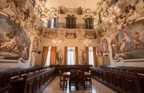 Palazzo_Mezzabarba_sala_consigliare_vista_completa_original