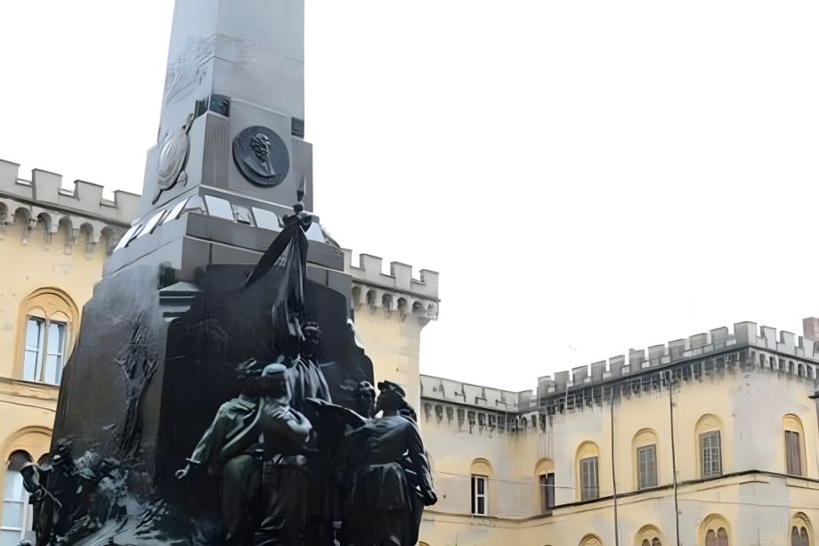 Il Monumento Alla Famiglia Cairoli